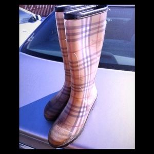 Used Authentic Burberry rain boots
